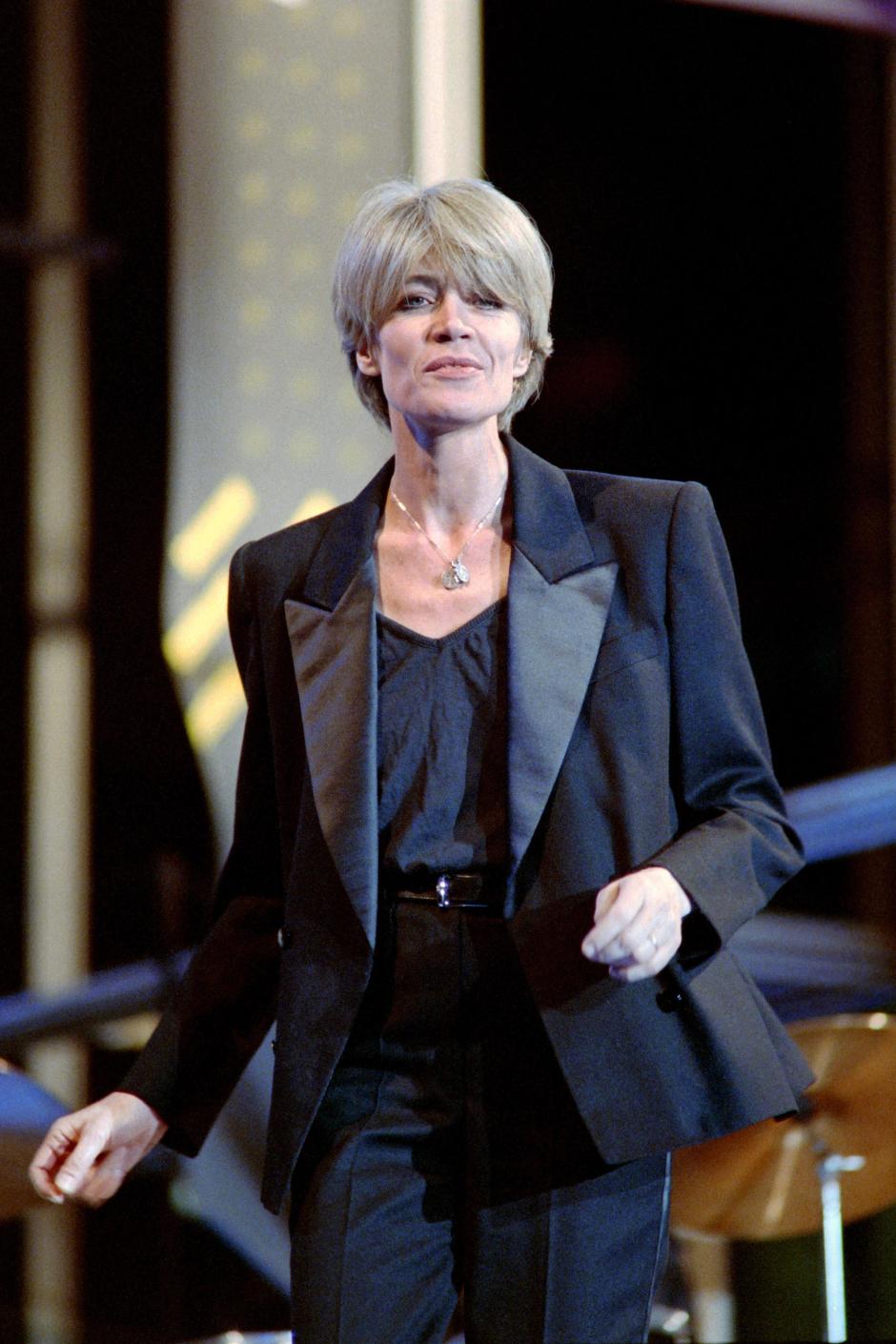 (FILES) French singer Françoise Hardi acts on the stage of the "Victor de l'Aventure" broadcasted by TF1 channel on December 22, 1988, at the "Cité des Sciences et de l'Industrie" in Paris. French singer Francoise Hardy, has died at the age of 80, her son Thomas Dutronc announced on June 11, 2024 on his social networks. Singer, actress and songwriter, mainly known for her melancholic sentimental ballads, Françoise Hardy made her musical debut in the early 1960s and found immediate success with the song "Tous les garçons et les filles". In addition to her native French, she also sang in English, Italian and German. Her career spanned more than fifty years and almost 30 studio albums. One of the best-selling singers in French history, she is regarded as an iconic and influential figure in both French pop and fashion. (Photo by GEORGES BENDRIHEM / AFP)