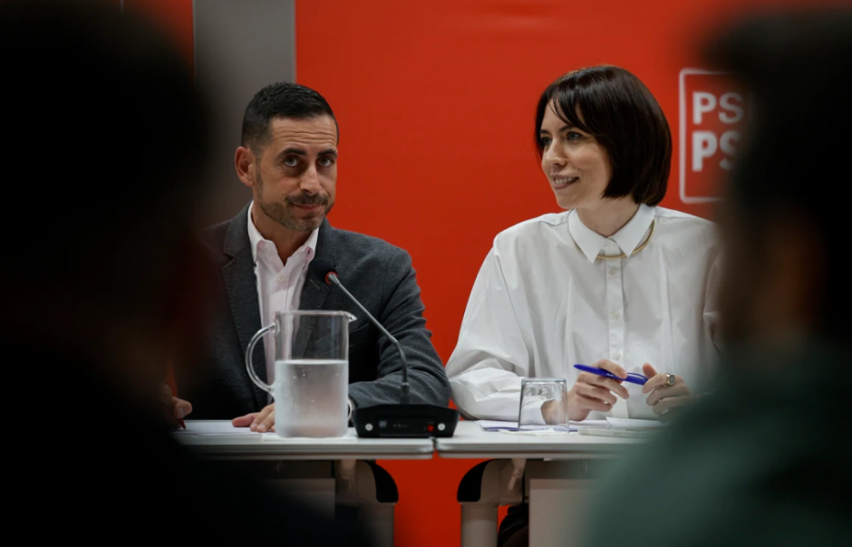La secretaria general del PSPV-PSOE, Diana Morant, junto a Carlos Fernández Bielsa, en una reunión de los socialistas