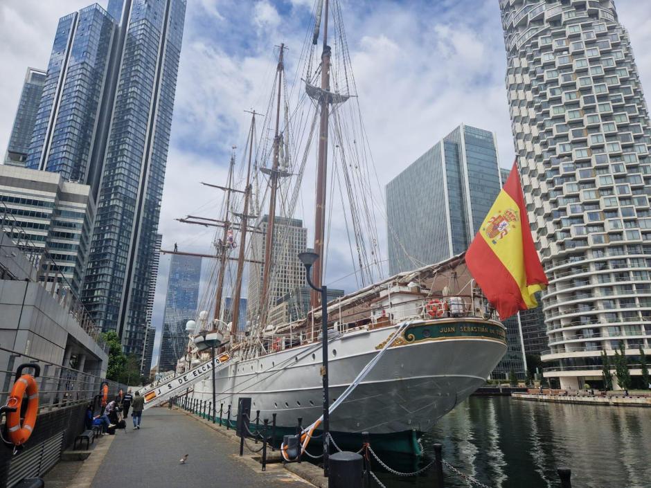 El buque escuela Juan Sebastián de Elcano atraca en Londres