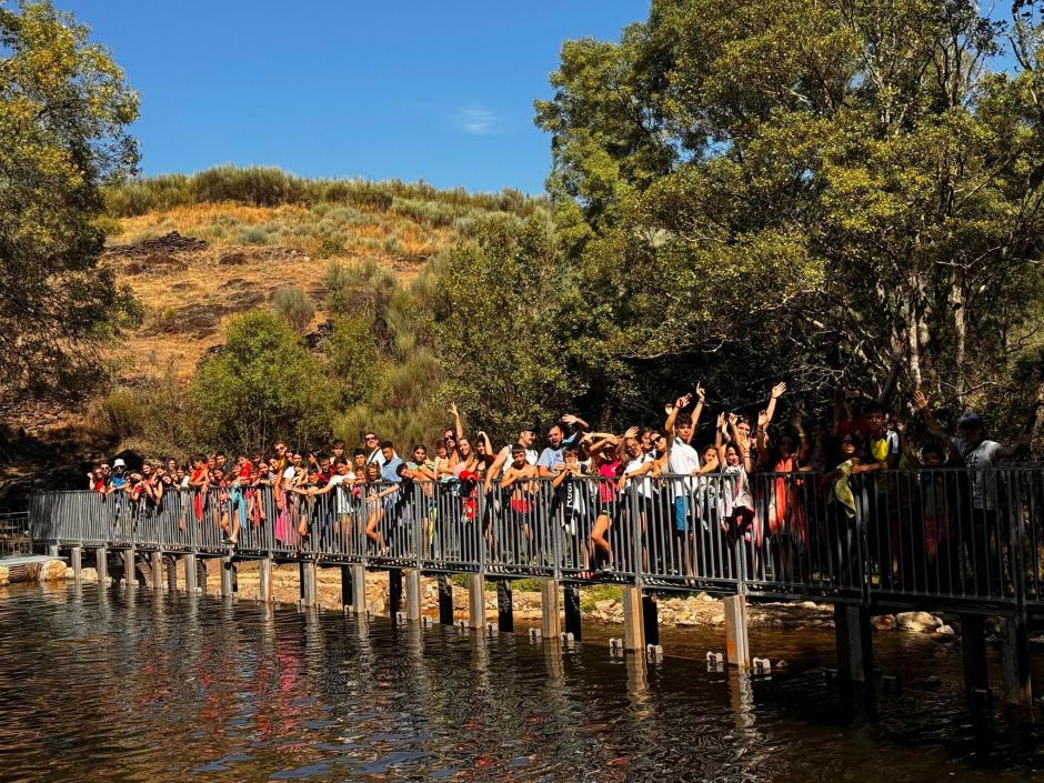 La parroquia placentina Cristo Resucitado y la asociación Miraggio organizan un campamento en Los Hurones de Perales del Puerto (Cáceres)
