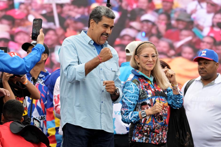 Nicolás Maduro y su mujer Cilia Flores en el cierre de campaña en Caracas