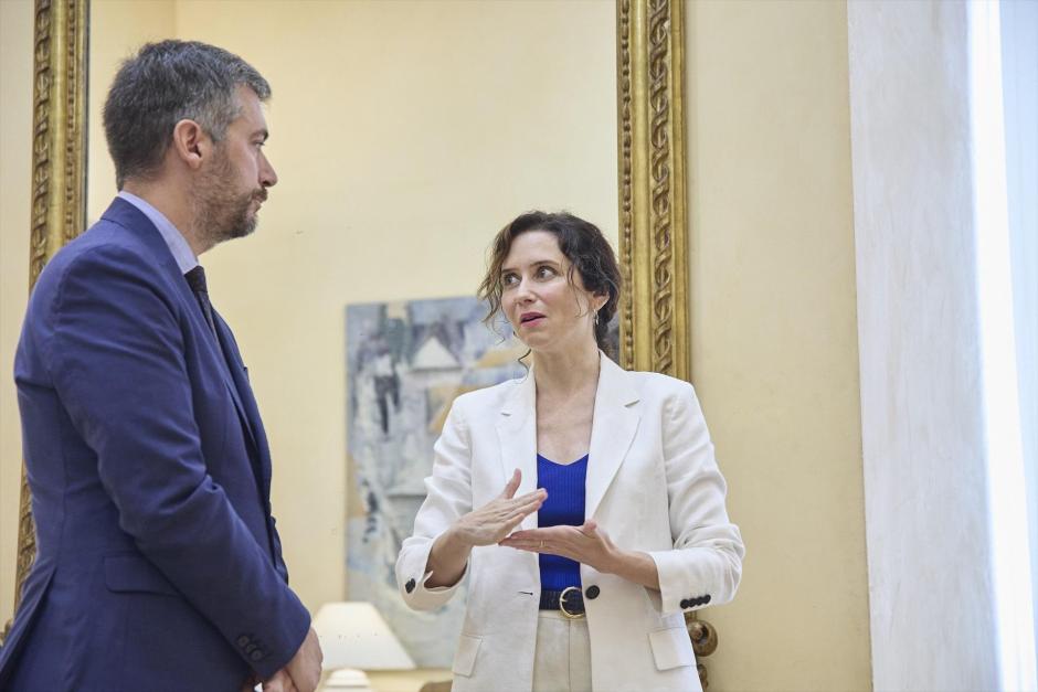 La presidenta de la Comunidad de Madrid, Isabel Díaz Ayuso, y el consejero de Presidencia, Miguel Ángel García
