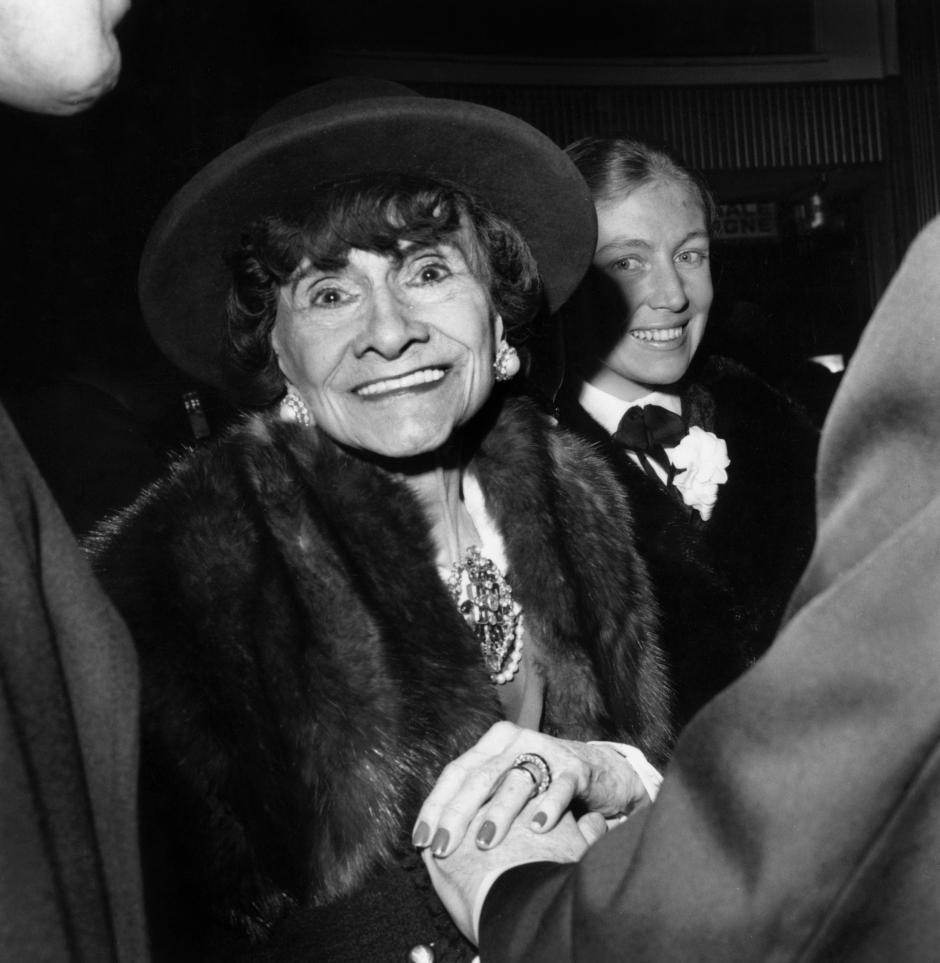 1661078 Coco Chanel at the Premiere of the film Borsalino on March 20, 1970 in Paris (b/w photo); (add.info.: Gabrielle Chasnel said Coco Chanel (1883-1971), here at premiere of film Borsalino on march 20, 1970 in Paris); Photo © AGIP; .