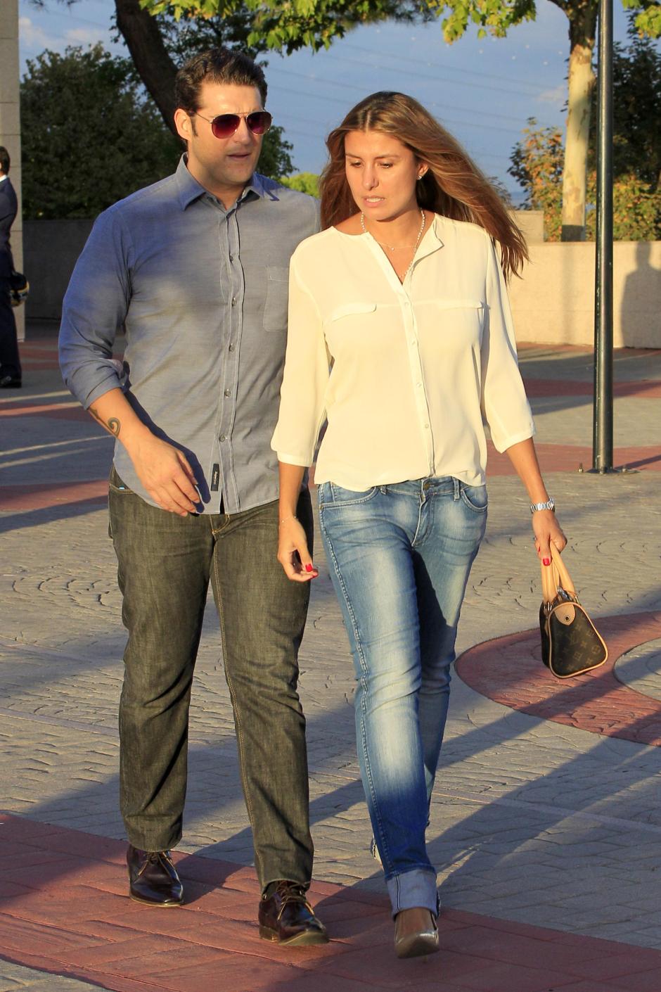 EL CANTANTE MANU TENORIO Y LA PERIODISTA SILVIA CASAS DURANTE EL ENTIERRO DE RAFAEL LOZANO EN MADRID
23/09/2014
MADRID