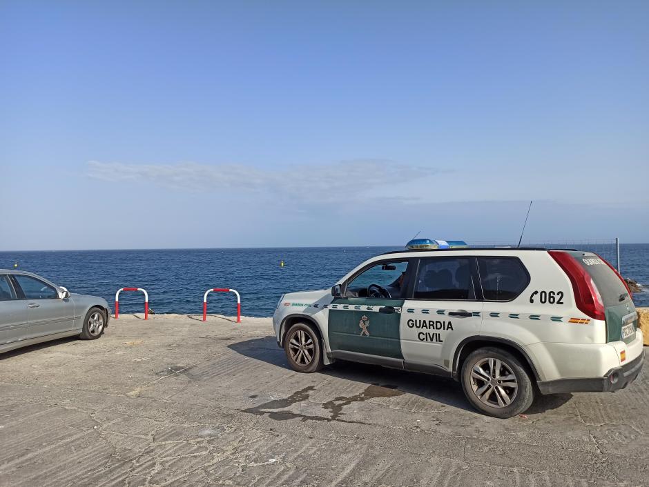 Una patrulla de la Guardia Civil vigila las costas de Ceuta el pasado mes de agosto