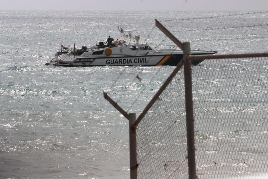 La Guardia Civil patrulla las aguas fronterizas de Ceuta