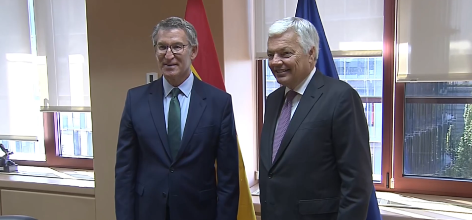 El presidente del PP, Alberto Núñez Feijóo, y el comisario de Justicia, Didier Reynders