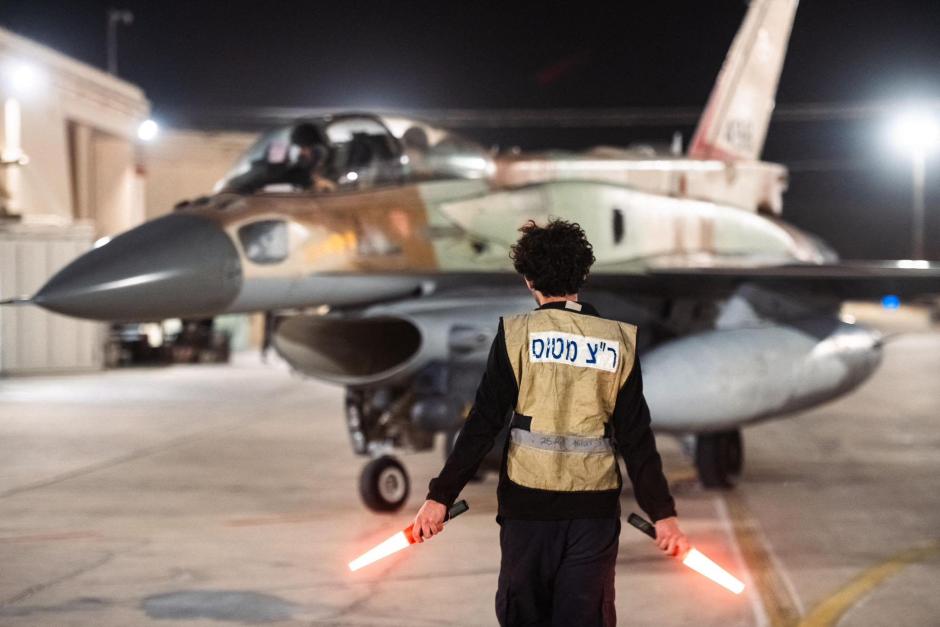 Aviones de la fuerza aérea de Israel se disponen a despegar