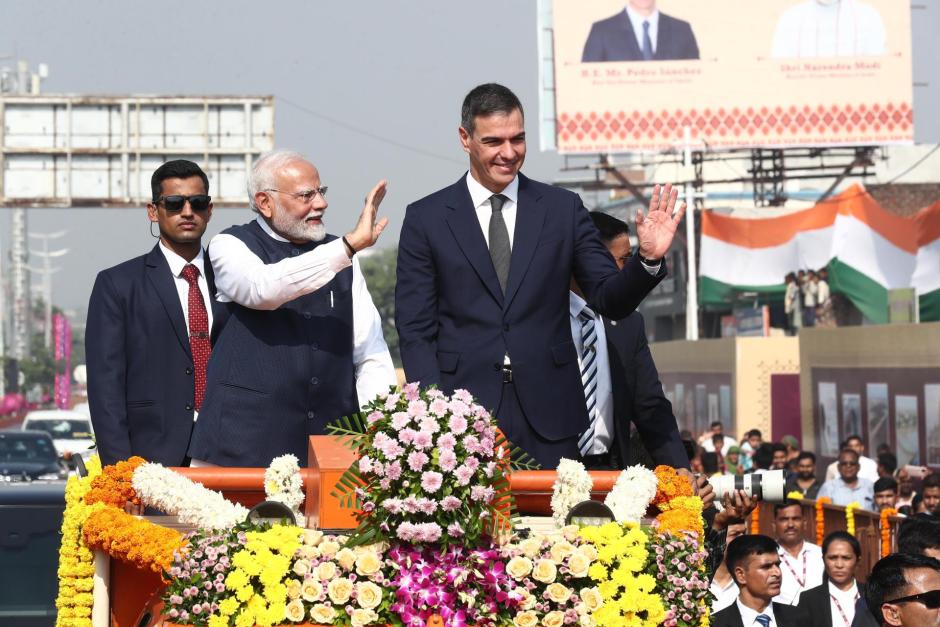 El presidente del Gobierno, Pedro Sánchez, junto al primer ministro de la India, Narendra Modi
