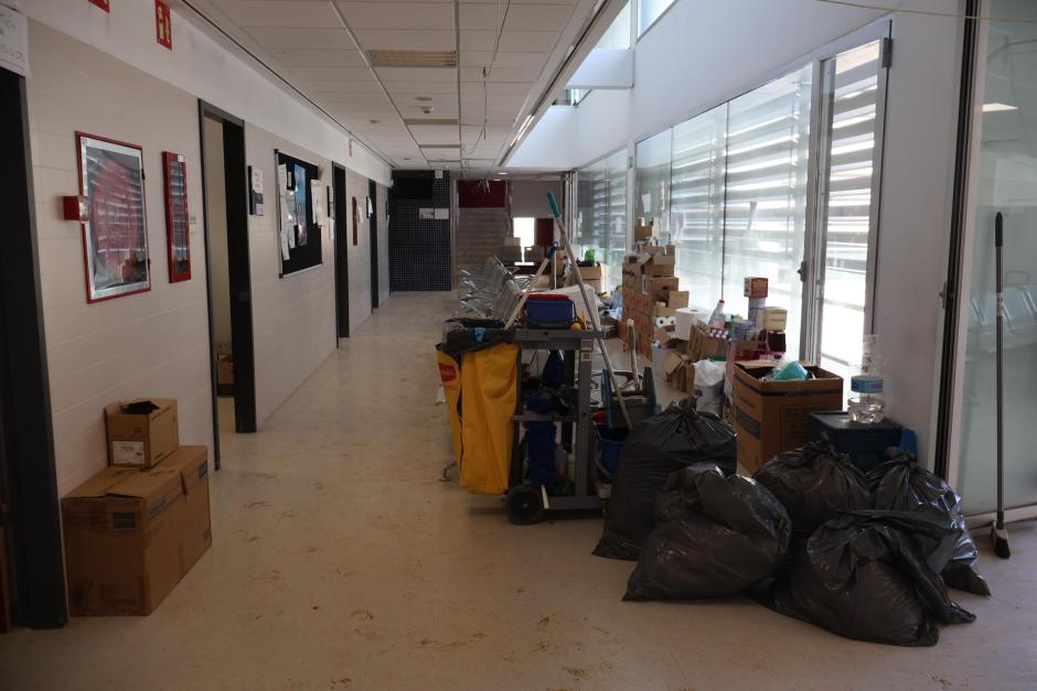 Clasificación de medicamentos en el centro de salud de Paiporta, Valencia, donde la mayoría han acabado en la basura