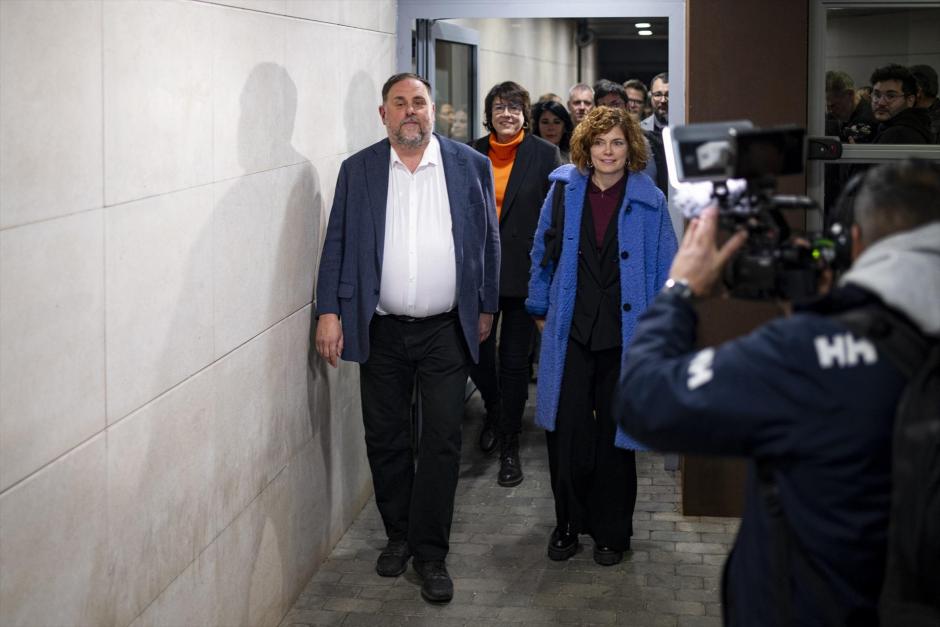 Oriol Junqueras y Elisenda Alamany, en la sede de ERC, en Barcelona