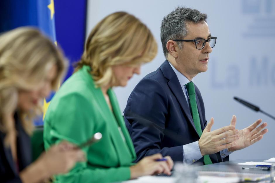 Félix Bolaños junto a Pilar Alegría y Yolanda Díaz