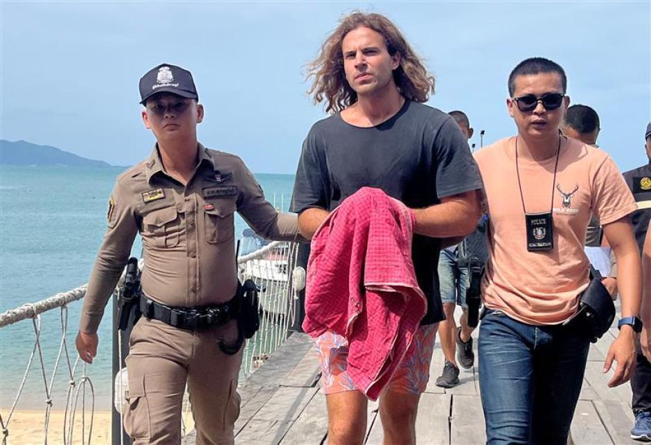 «Se ha hecho justicia». Con estas palabras Juango Ospina, el principal abogado de la familia de Edwin Arrieta, rompía su silencio tras conocer la sentencia a cadena perpetua de Daniel Sancho por el asesinato premeditado del cirujano colombiano. Sancho, de 30 años, se declaró culpable de ocultar el cadáver de la víctima, pero negó el asesinato premeditado.
Afirmó que había actuado en defensa propia después de una supuesta agresión sexual. Desde ese momento, el hijo de Rodolfo Sancho está cumpliendo su condena en la prisión de Surat Thani