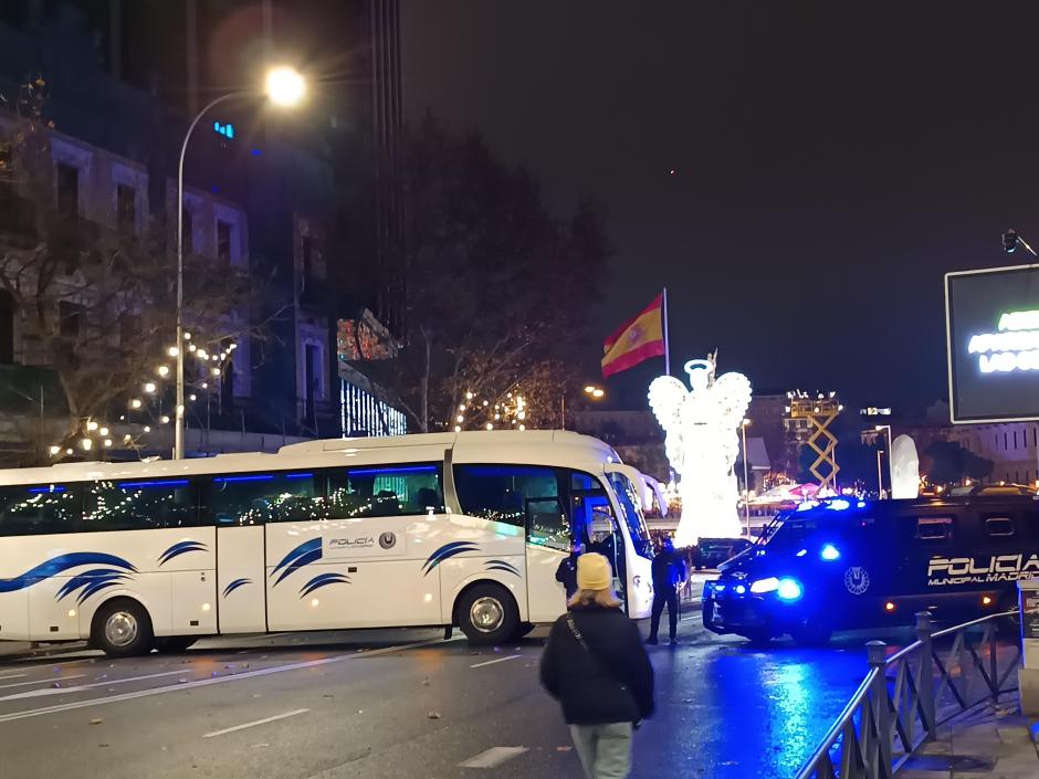 Uno de los autobuses cruzados para garantizar la seguridad de la Cabalgata