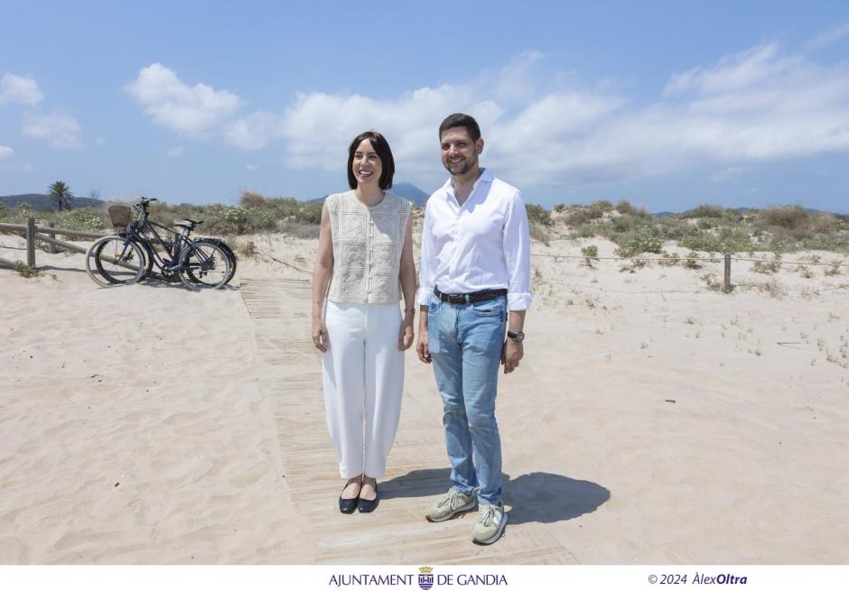 Diana Morant y el alcalde de Gandía, José Manuel Prieto, en la localidad valenciana