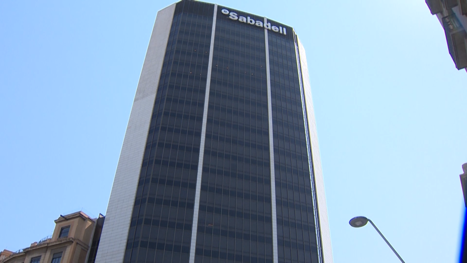 Sabadell vuelve a Cataluña siete años después del 'procés' y en plena opa de BBVA