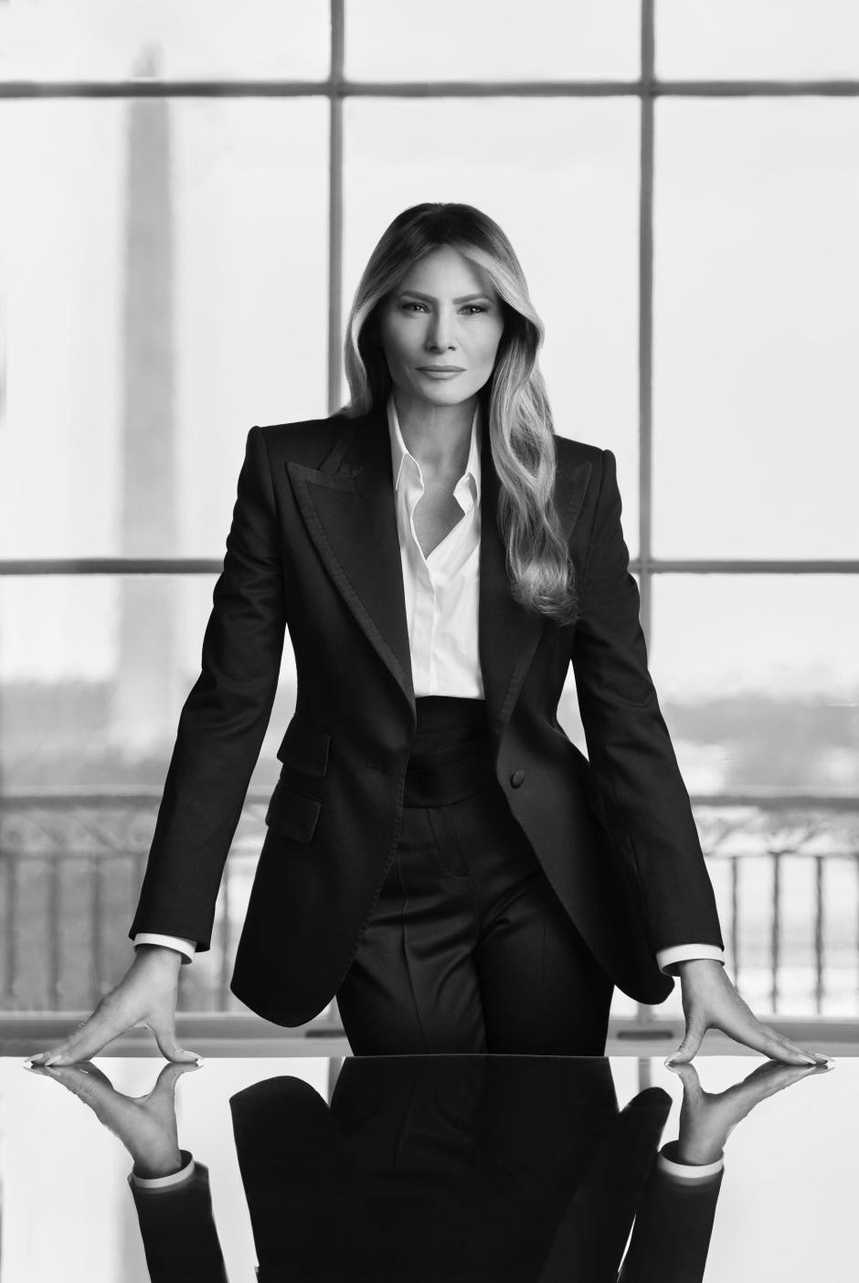 USA201. WASHINGTON (ESTADOS UNIDOS), 27/01/2025.- Fotografía cedida por la Casa Blanca donde se muestra el retrato oficial de la primera dama estadounidense, Melania Trump. La Casa Blanca presentó este lunes el retrato oficial de Melania Trump, una imagen en blanco y negro obra de la fotógrafa belga Regine Mahaux. EFE/ La Casa Blanca /SOLO USO EDITORIAL /NO VENTAS /SOLO DISPONIBLE PARA ILUSTRAR LA NOTICIA QUE ACOMPAÑA /CRÉDITO OBLIGATORIO