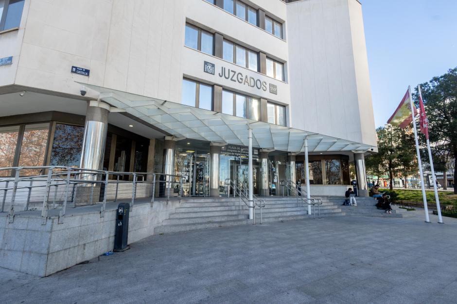 Puerta de entrada de la Sede General de los Juzgados en Plaza de Castilla