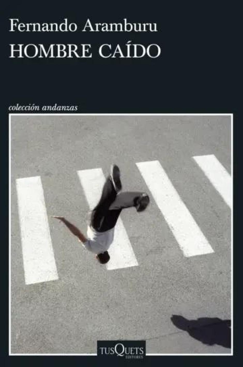 Historias emocionantes, de terror, absurdas, humorísticas, inquietantes, costumbristas... El nuevo libro de Fernando Aramburu, Hombre caído (Tusquets) promete ser una colección de relatos que difícilmente podrá olvidar el lector. Una mujer cuya pasión por las ardillas le lleva a abandonar a sus padres enfermos, un padre para el que comprar un peluche de segunda mano se convierte en cuestión de vida o muerte, un hombre que sufre un accidente en la calle y ningún transeúnte es capaz de ayudarle, son algunas de las historias de este volumen.