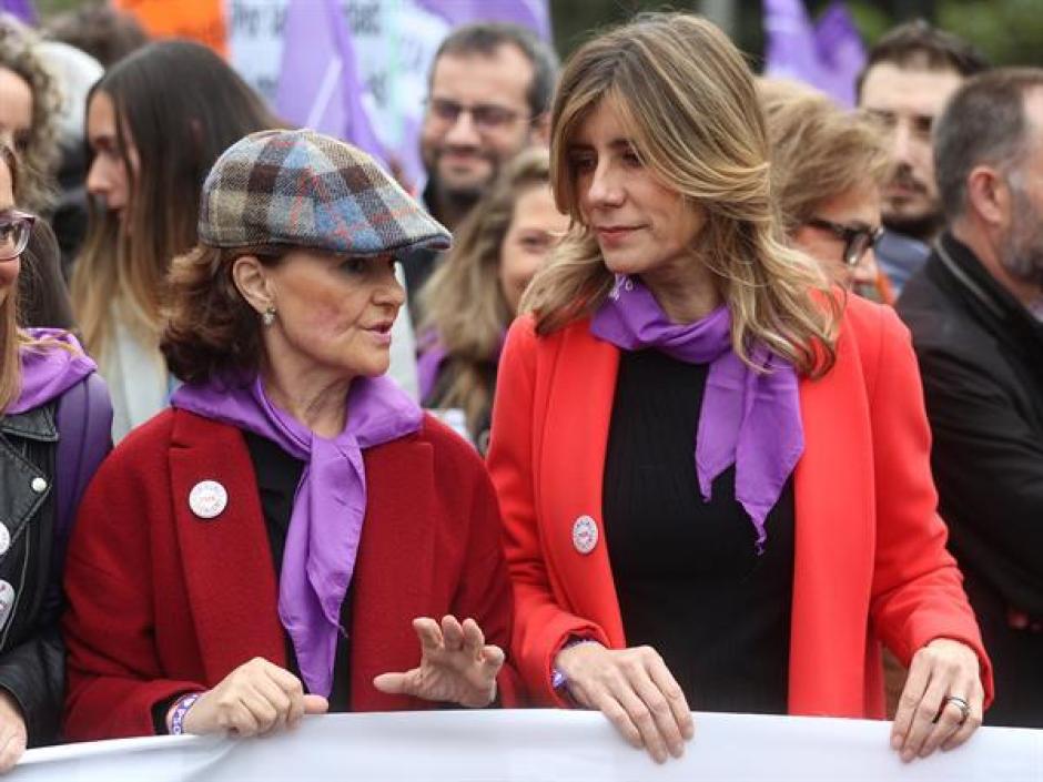 Carmen Calvo y Begoña Gómez en la manifestación del 8-M de 2020