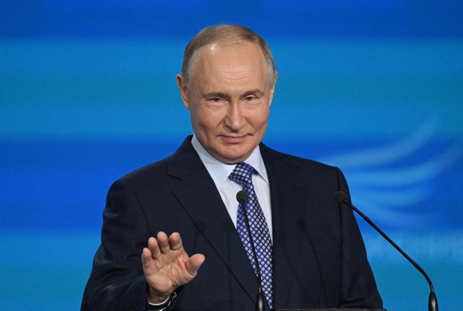 El presidente ruso, Vladimir Putin, asiste a una ceremonia de entrega de premios en Moscú