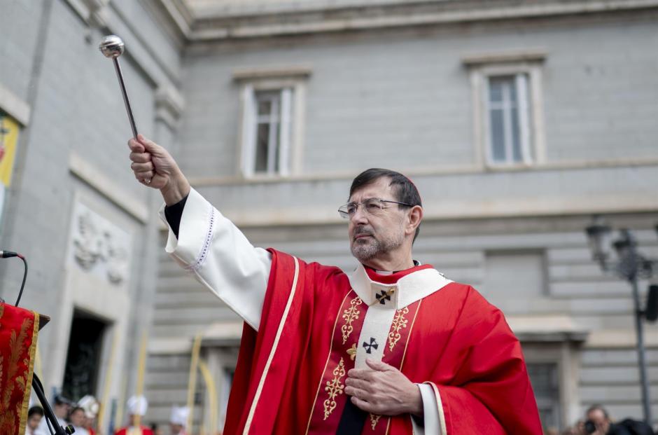 El arzobispo de Madrid, José Cobo, durante la bendición del pasado Domingo de Ramos