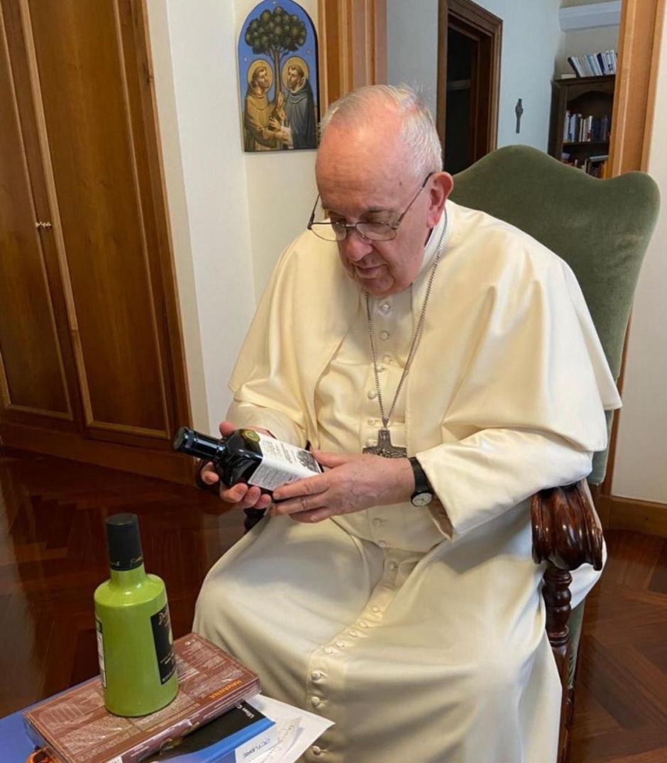 PAPA FRANCISCO ACEITE OLIVA CORDOBA FINCA DUERNAS LUQUE