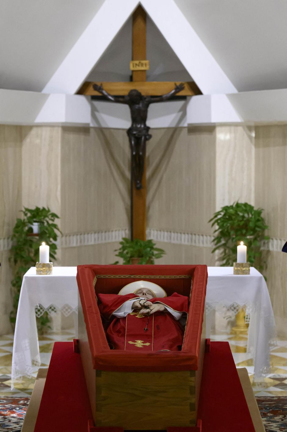 El ataúd abierto del Papa Francisco