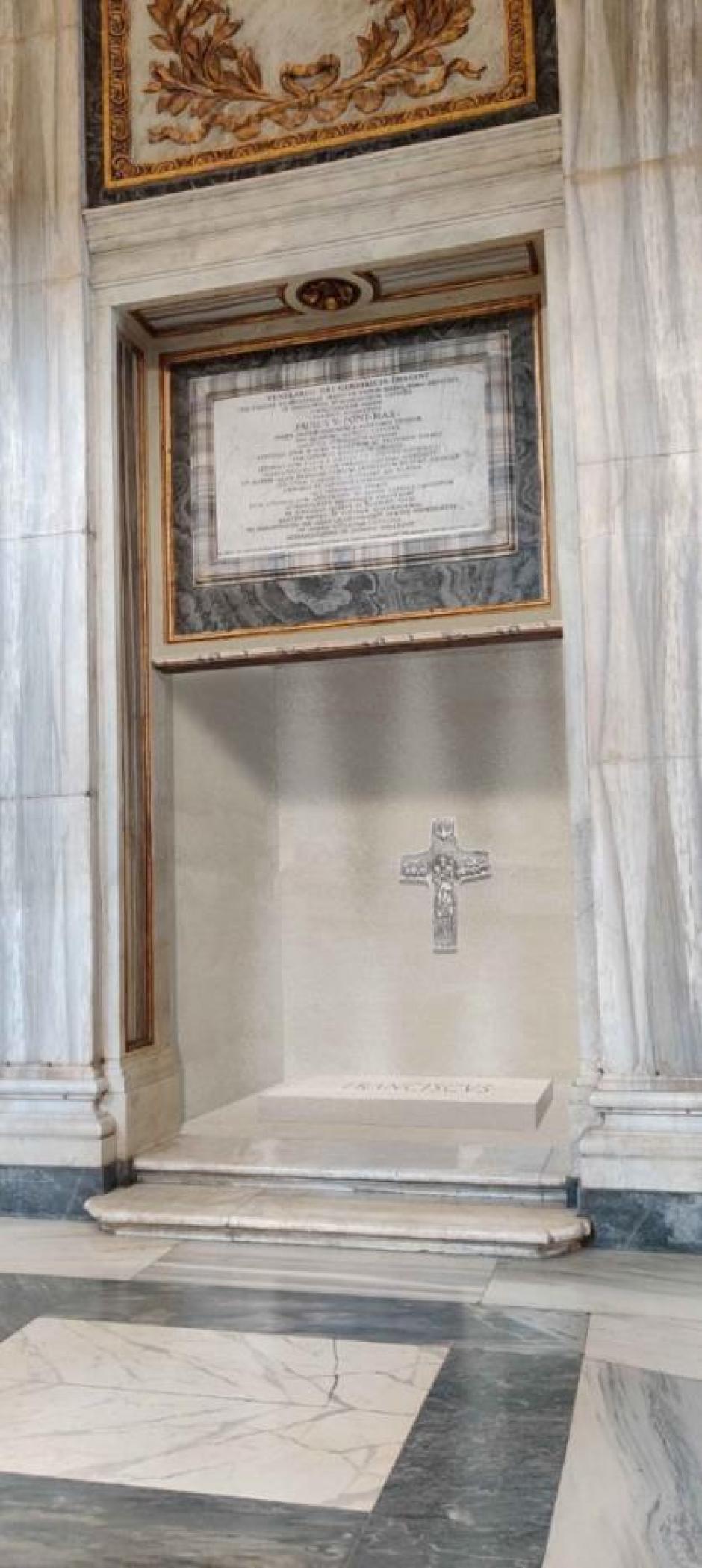 ROMA 24/04/2025.- La tumba del papa Francisco en la basílica romana de Santa María La Mayor será sencilla, en el suelo, y contará con una reproducción de su crucifijo pectoral, reveló este jueves la Santa Sede al divulgar la primera foto del sepulcro. EFE/Vaticano SOLO USO EDITORIAL/SOLO DISPONIBLE PARA ILUSTRAR LA NOTICIA QUE ACOMPAÑA (CRÉDITO OBLIGATORIO)