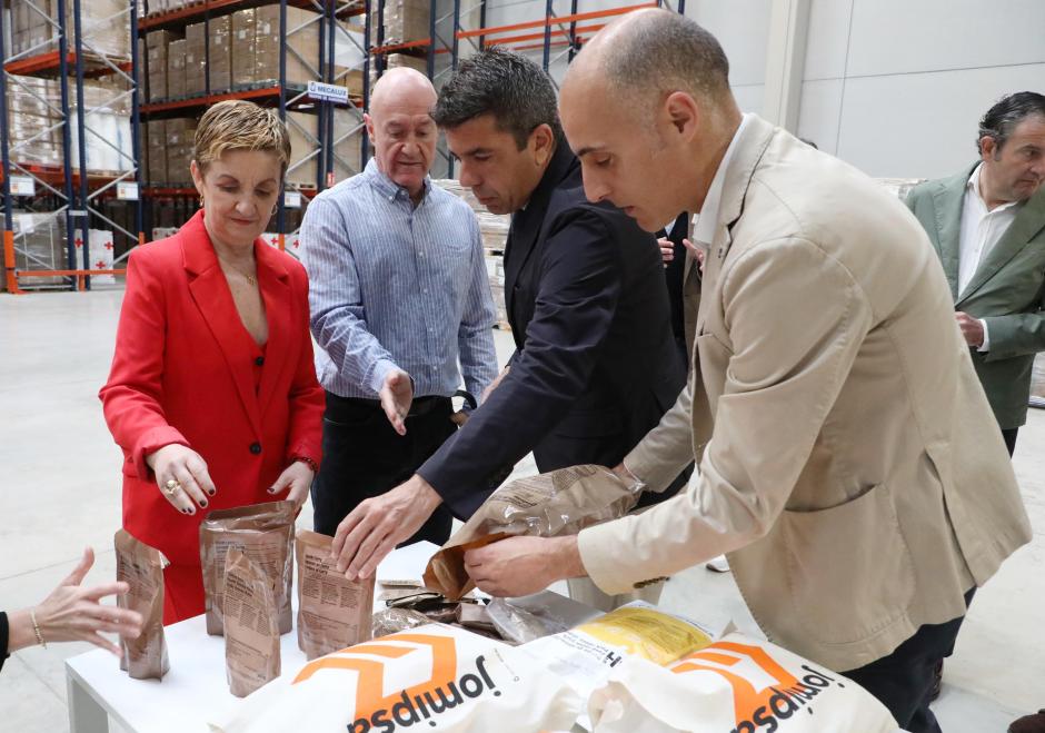 El presidente de la Generalitat Valenciana, Carlos Mazón, junto a la consejera de Industria, Marian Cano, en Jijona