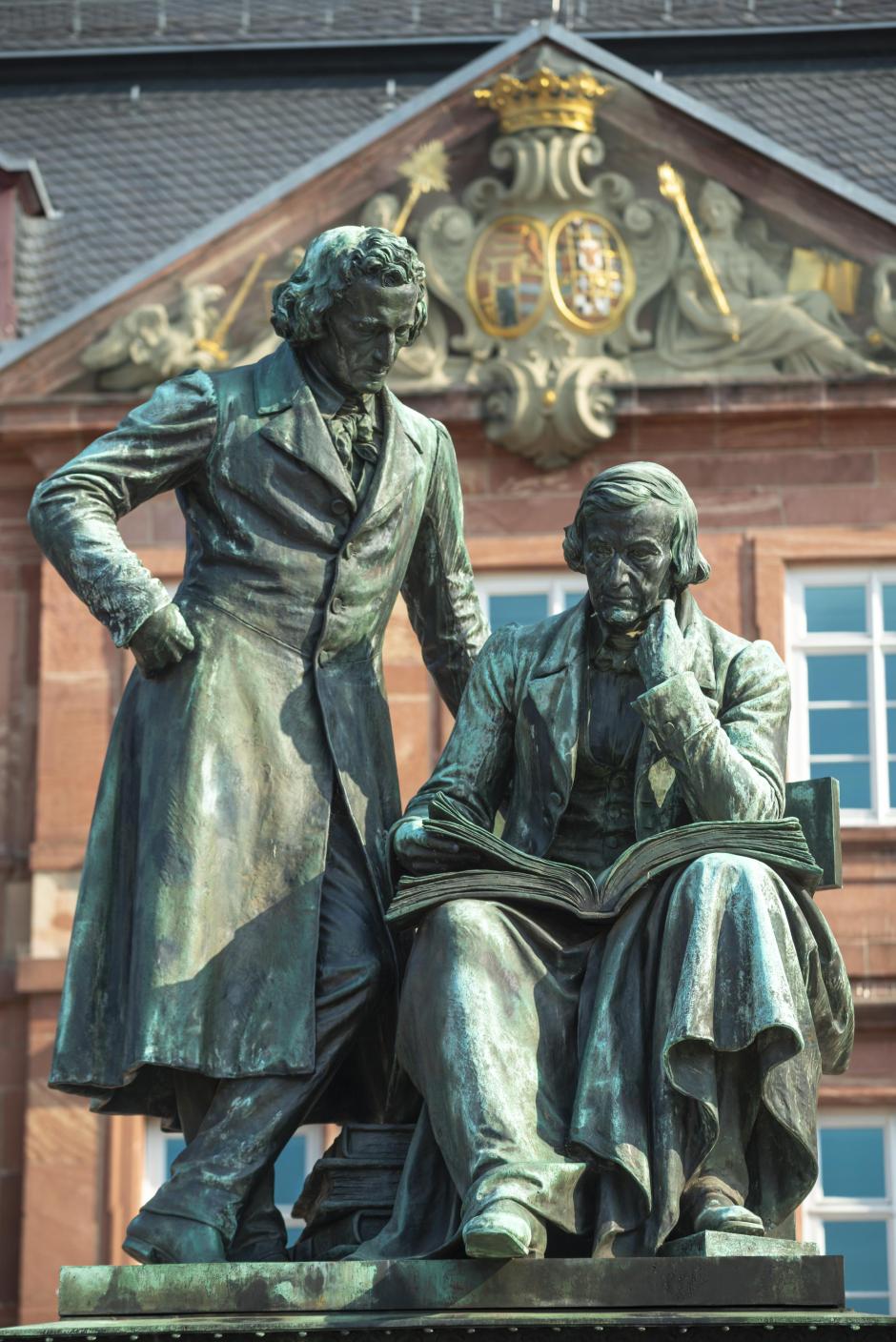 Monumento a los hermanos Grimm en Hanau.