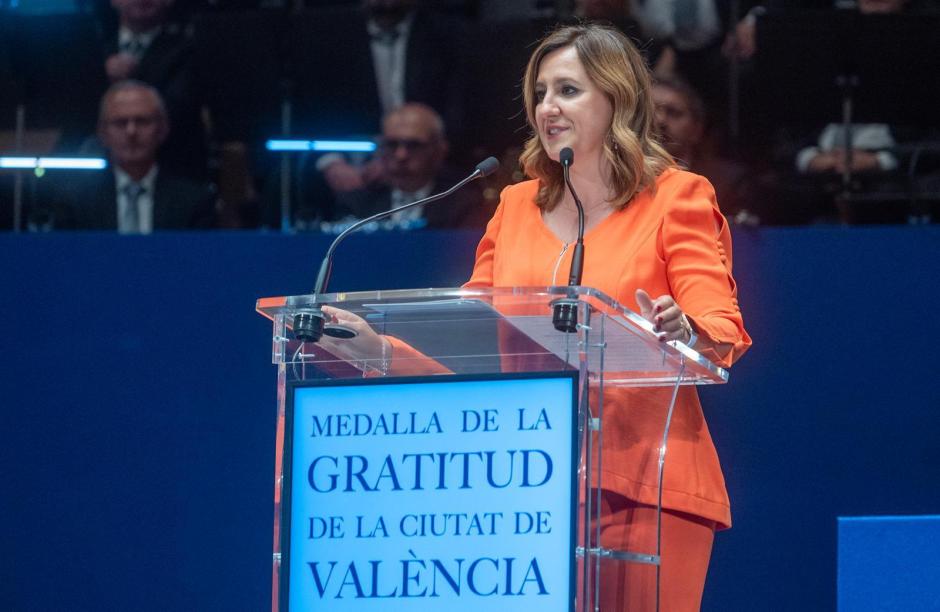 La alcaldesa de Valencia, María José Catalá, durante la entrega de la Medalla de Gratitud