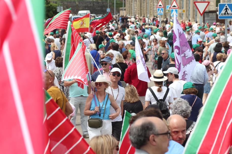 Manifestantes contra Renfe, este domingo, en Zamora