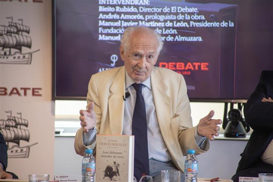 Andrés Amorós durante la presentación del libro