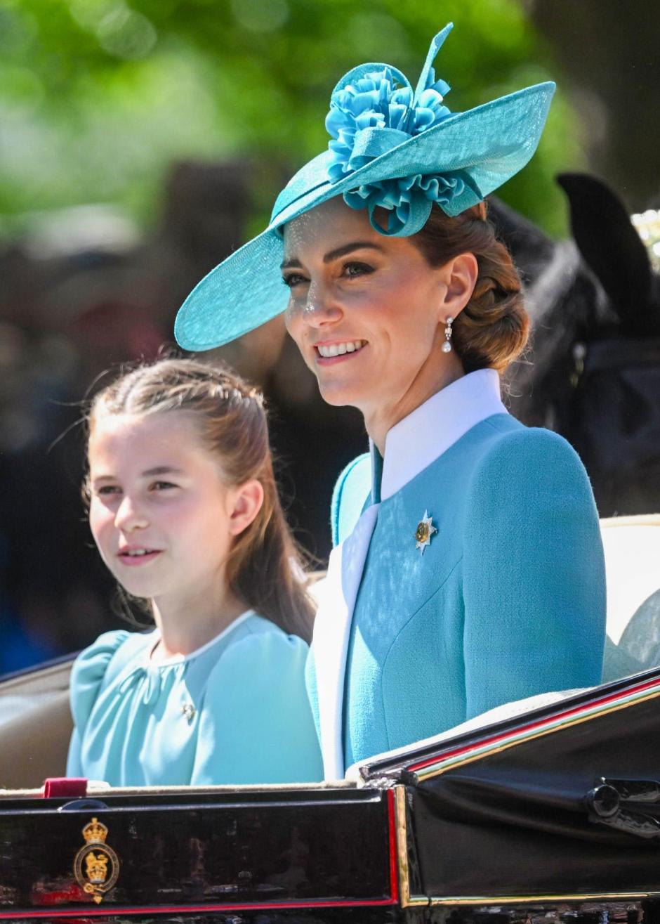 Kate Middlelton, con su hija Charlotte de azul