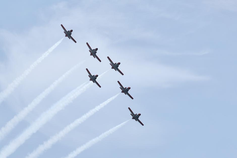 Imagen de la despedida de la Patrulla Águila durante el festival Aire 25