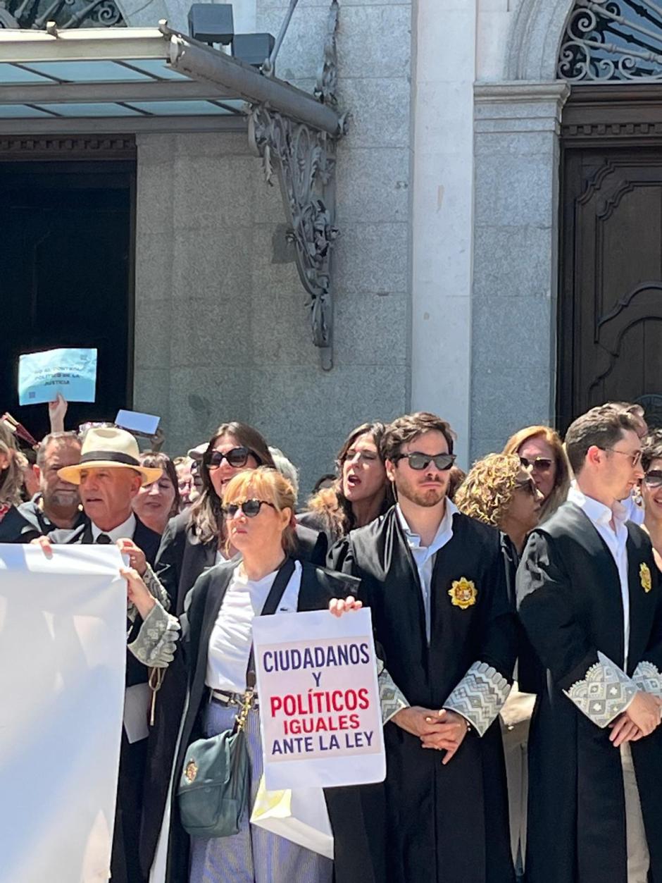 La protesta de jueces y fiscales ha sido multitudinaria y ha transcurrido sin incidentes