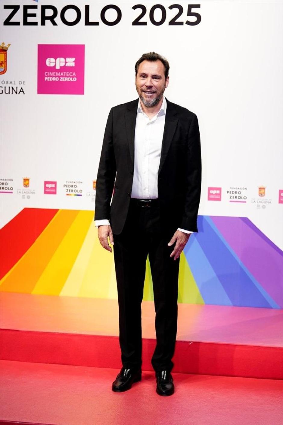 El ministro de Transportes y Movilidad Sostenible, Óscar Puente, posa en los Premios Pedro Zerolo