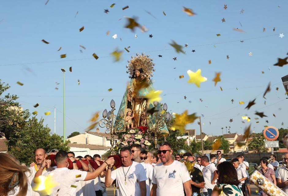 Imagen peregrina de la Virgen de los Desamparados en su visita a L’Eliana