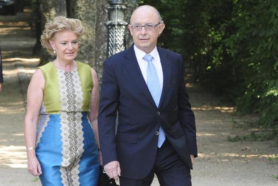 LA VICEPRESIDENTA DEL GOBIERNO SORAYA SAENZ DE SANTAMARIA E IVAN ROSA VALLEJO JUNTO AL MINISTRO DE HACIENDA CRISTOBAL MONTORO EN LA BODA DE BELEN DE GUINDOS Y GONZALO DINIZ MENDEZ
26/07/2014
LA GRANJA DE SAN IDELFONSO