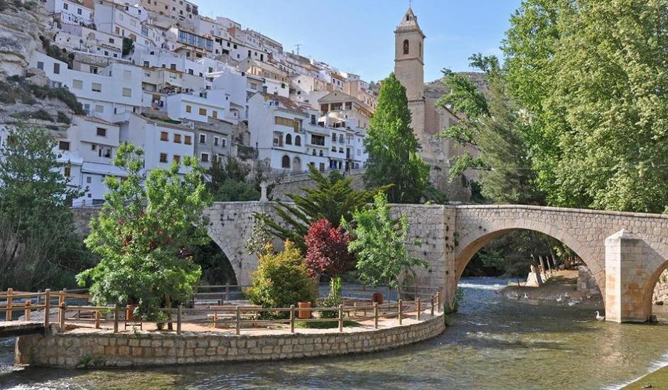 Alcalá del Júcar y su Puente Romano.
