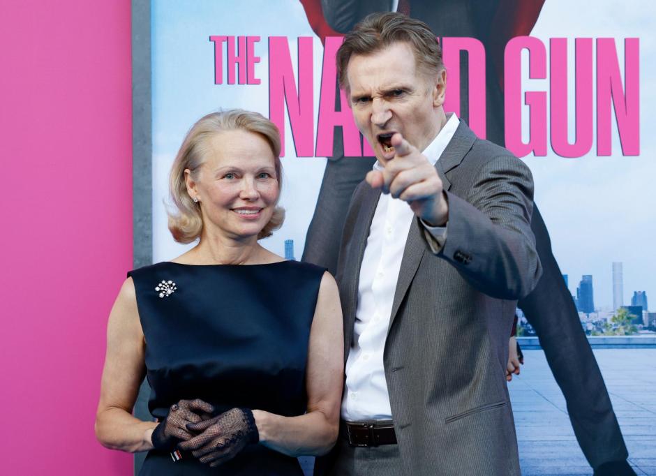 Pamela Anderson y Liam Neeson, en el preestreno de Agárralo como puedas en Nueva York