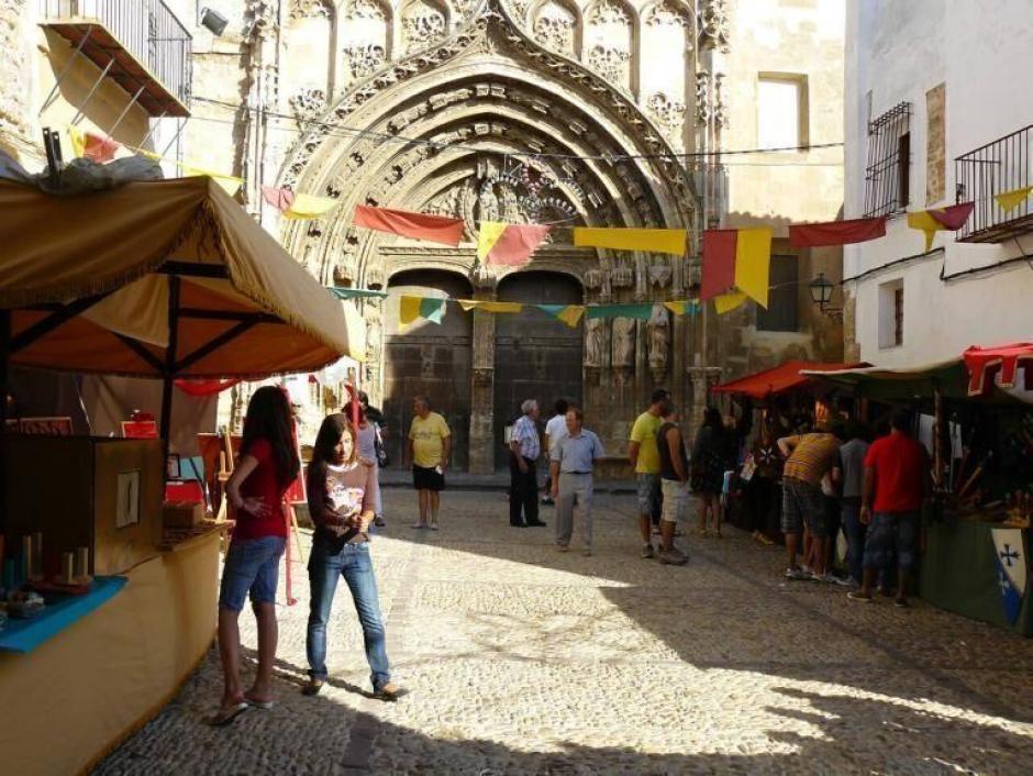Imagen de archivo del mercado medieval de Requena.