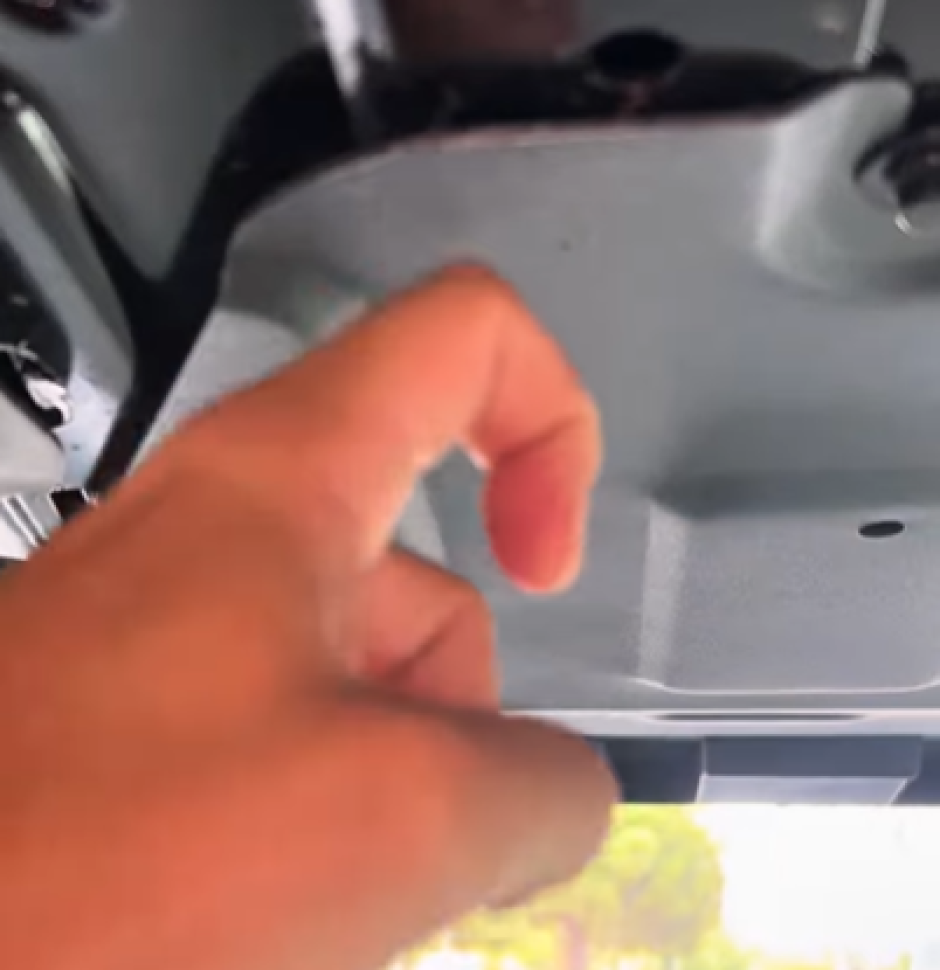 Cubrecárter metálico, un lujo que usan muy pocos coches