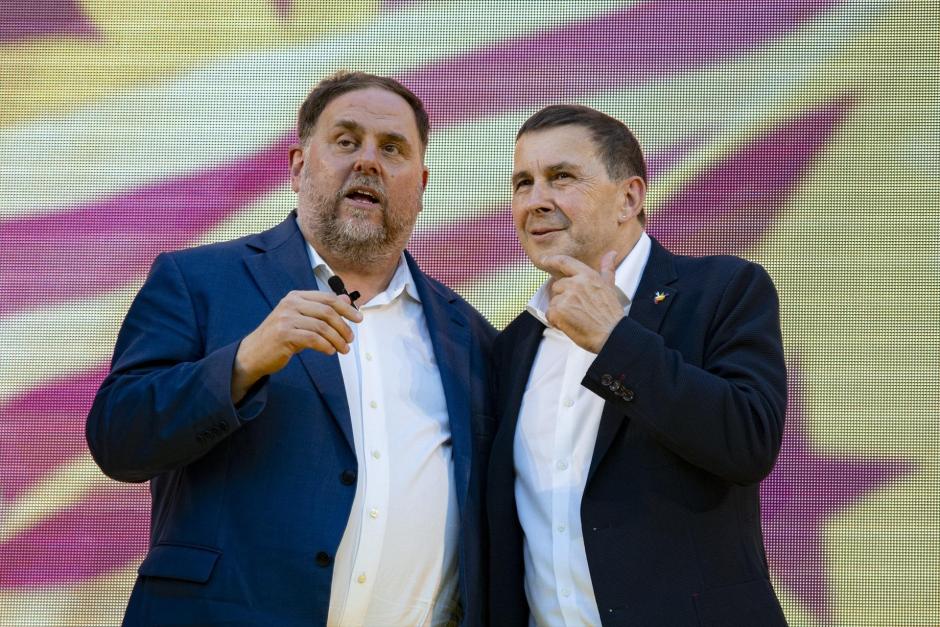El presidente de ERC Oriol Junqueras, y el coordinador de EH Bildu Arnaldo Otegi