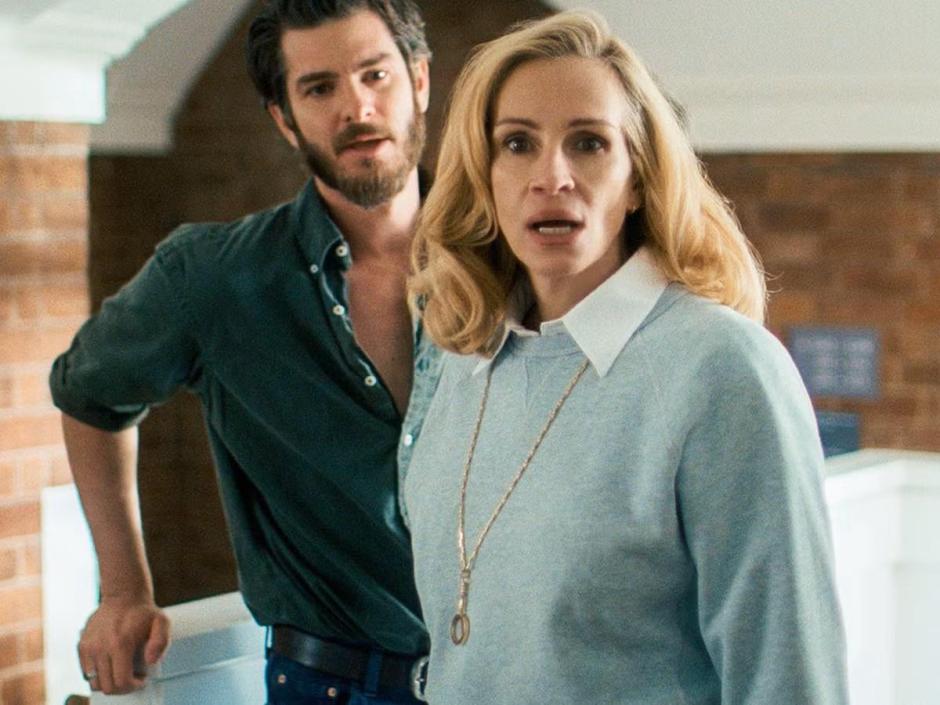 Julia Roberts y Andrew Garfield en una escena de 'Caza de Brujas'
