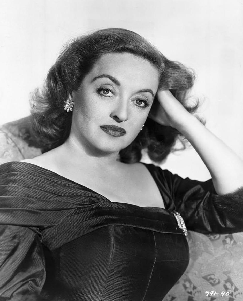 Bette Davis, en una imagen promocional de Eva al desnudo