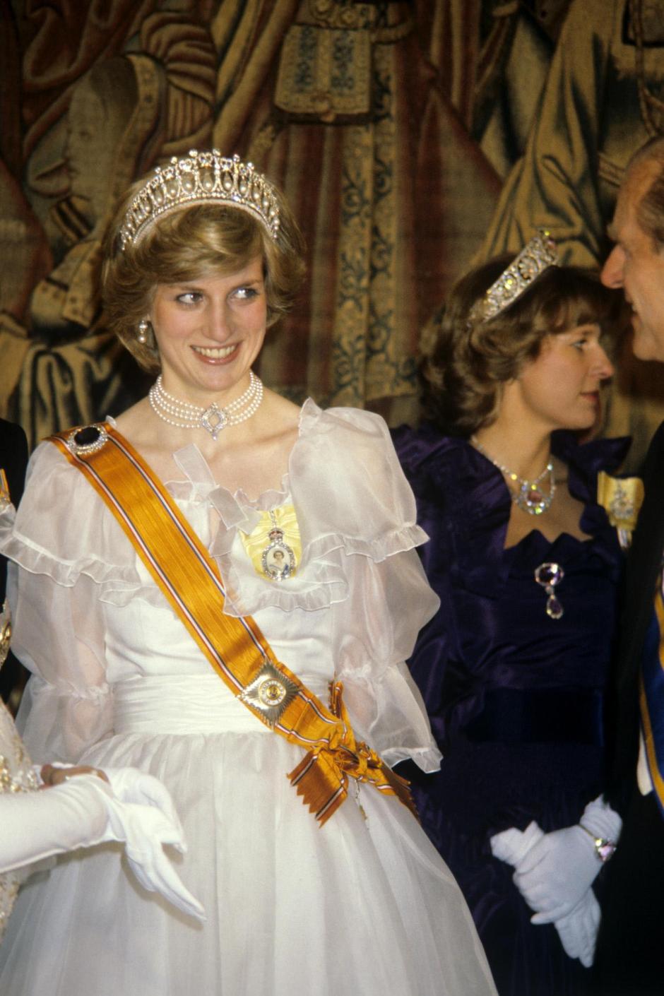La Princes Diana de Gales en un banquete con Beatriz de Holanda. 17/11/1982.