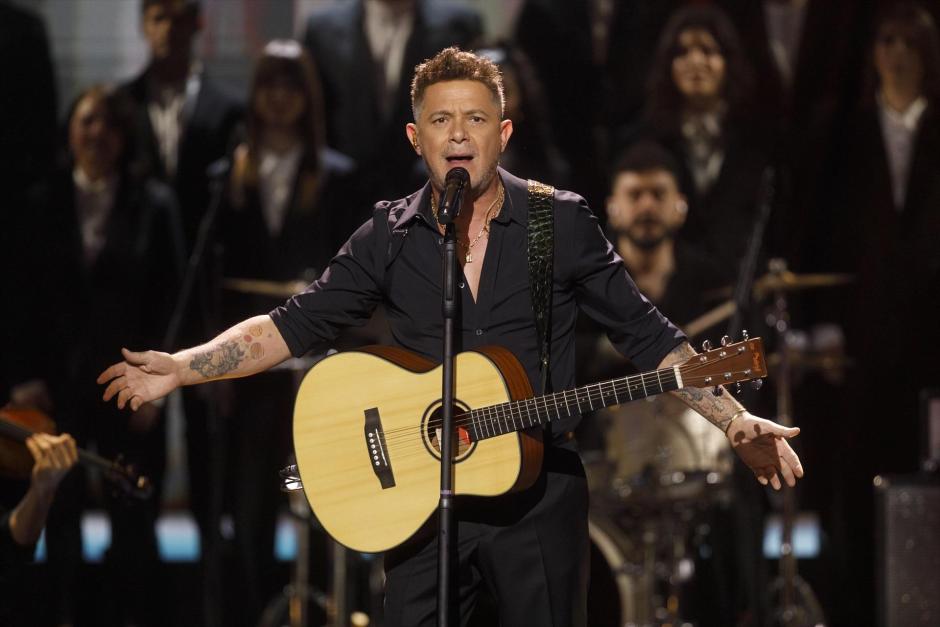 El cantante Alejandro Sanz durante la gala de entrega de la 39º edición de los Premios Goya, en el Palacio de Exposiciones y Congresos de Granada, a 8 de febrero de 2025, en Granada, Andalucía (España). Los galardones son otorgados de manera anual por la Academia de las Artes y las Ciencias Cinematográficas de España (AACCE) con el objetivo de premiar a los mejores profesionales en cada una de las distintas especialidades tanto técnicas como creativas del cine español.

Álex Cámara / Europa Press
08 FEBRERO 2025;GOYA;CINE;CINE ESPAÑOL
08/2/2025