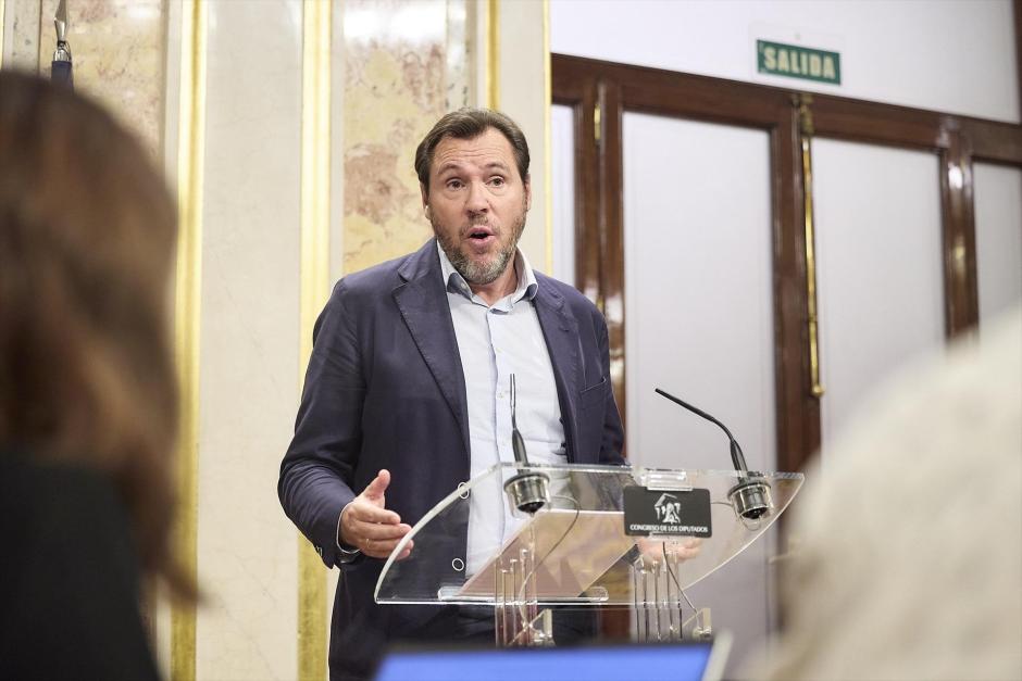 (Foto de ARCHIVO)
El ministro de Transportes y Movilidad Sostenible, Óscar Puente, ofrece una rueda de prensa tras una sesión plenaria, en el Congreso de los Diputados, a 7 de octubre de 2025, en Madrid (España). El pleno del Congreso vota hoy el embargo de armas a Israel después de que se debatiera ayer en el pleno de la tarde. La votación fue atrasada por la Junta de Portavoces para que la convalidación del decreto ley no coincida con el segundo aniversario de los ataques de Hamás del 7 de octubre de 2023 en Israel que dieron lugar a la actual ofensiva sobre Gaza.

Jesús Hellín / Europa Press
08 OCTUBRE 2025;CONGRESO DE LOS DIPUTADOS;PLENO;CONGRESO;MADRID;EMBARGO DE ARMAS;ISRAEL;
08/10/2025